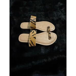 COCONUTS BY MATISSE Riva Leather Calf Hair Animal Print Sandals Flats Toe Ring 9
